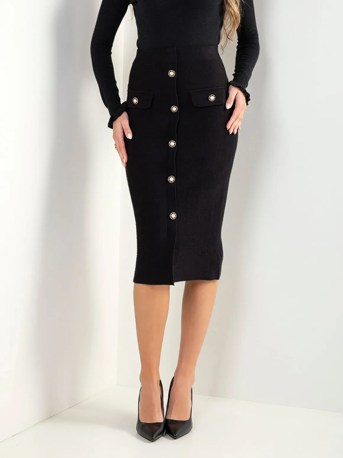 Saia midi malha com botões decorativos