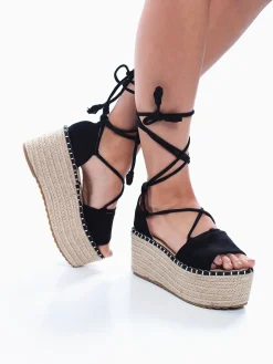 Sandálias plataforma pretas cordões