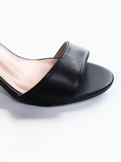 Sandálias tacão preta efeito pele