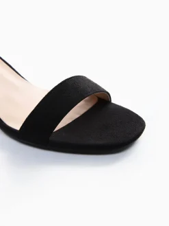 Sandálias tacão pretas veludo