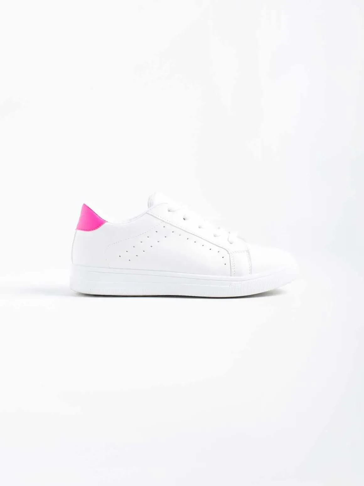 Sapatilhas brancas com rosa