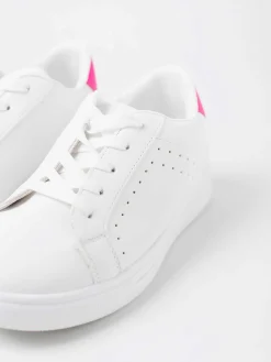 Sapatilhas brancas com rosa