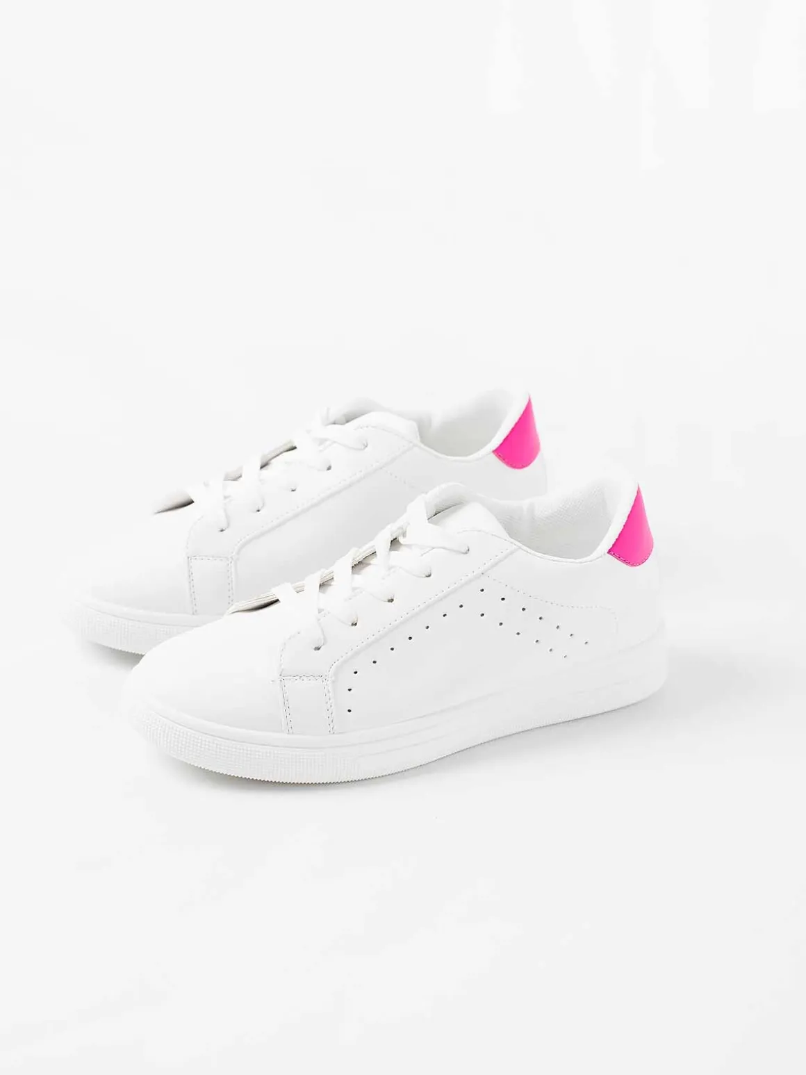 Sapatilhas brancas com rosa