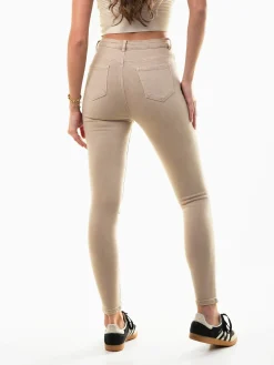 Skinny jeans bege efeito push-up