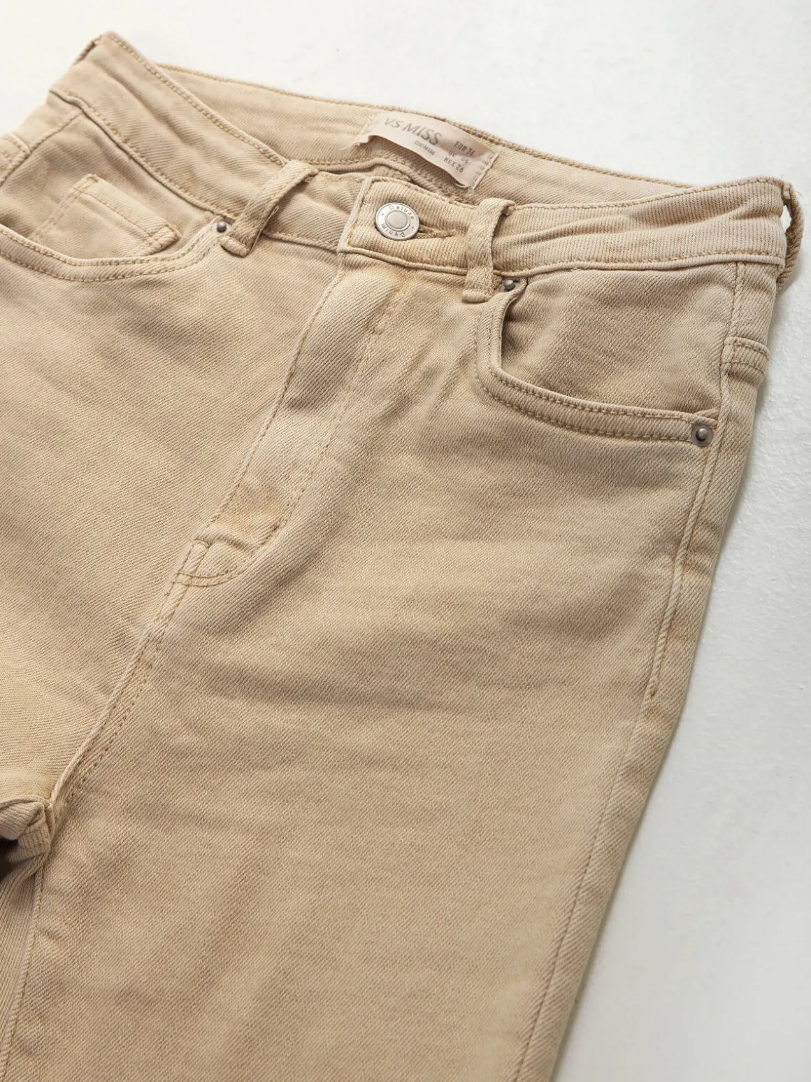 Skinny jeans bege efeito push-up