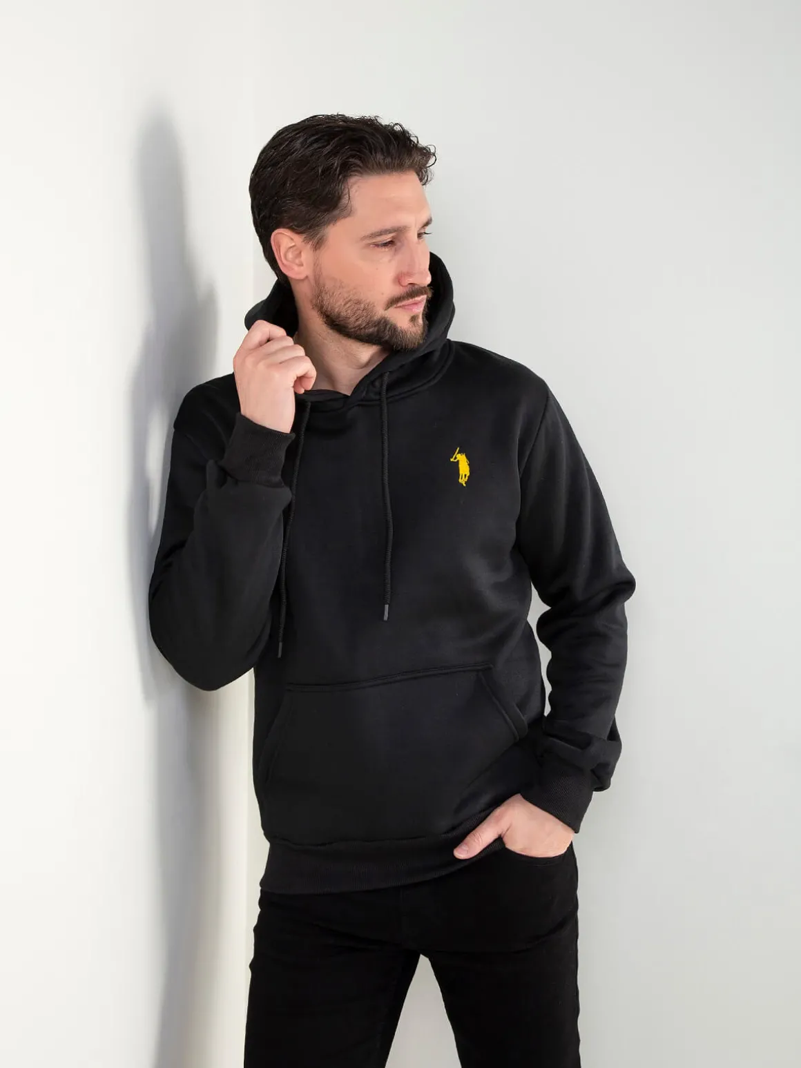 Sweatshirt capuz cardada com bordado