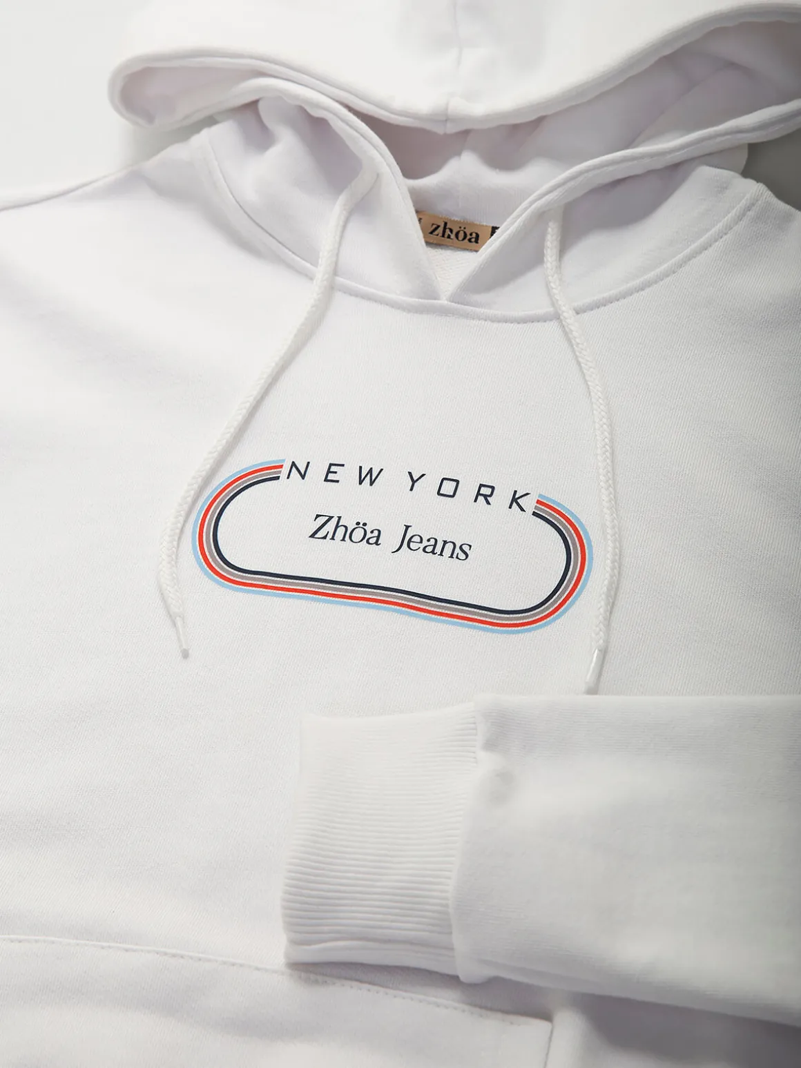 Sweatshirt capuz com estampado