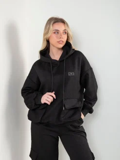 Sweatshirt com capuz e relevo