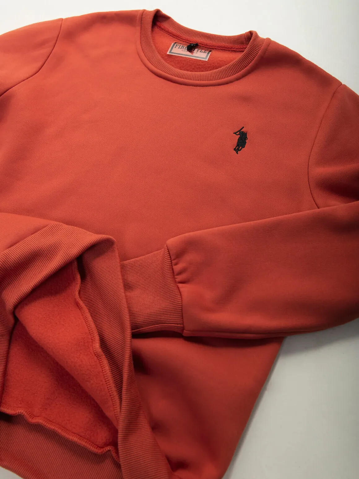 Sweatshirt com símbolo bordado