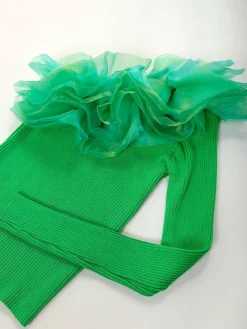 Top assimétrico malha canelada com tule