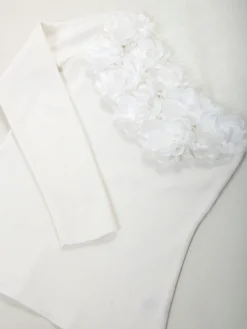 Top assimétrico pérola com flores