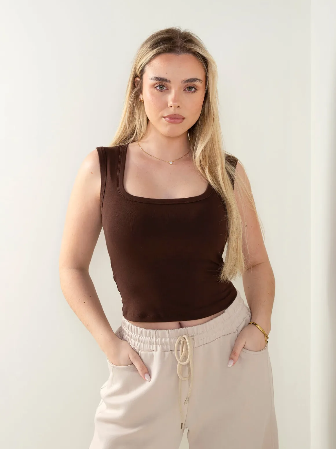 Top justo decote quadrado