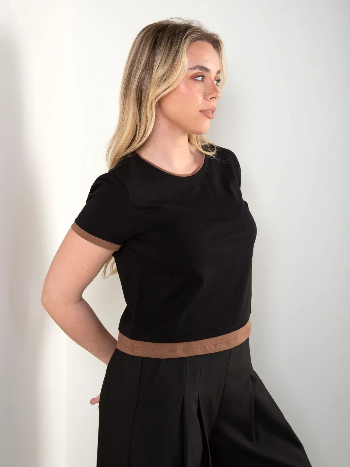 T-shirt bicolor manga curta