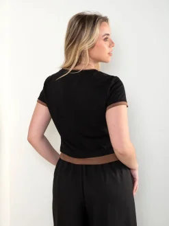 T-shirt bicolor manga curta