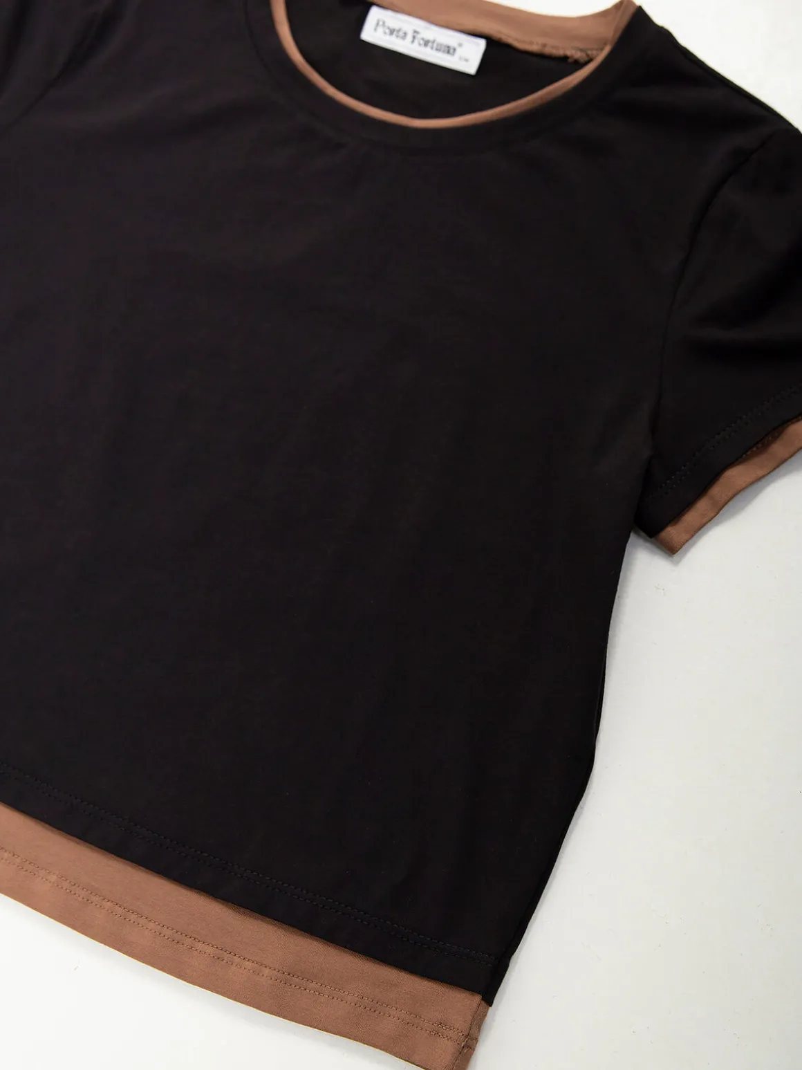 T-shirt bicolor manga curta