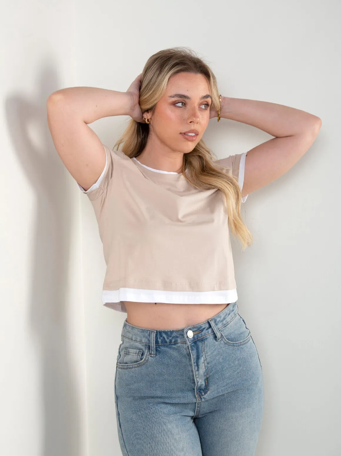 T-shirt bicolor manga curta