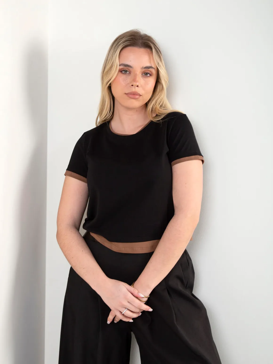 T-shirt bicolor manga curta