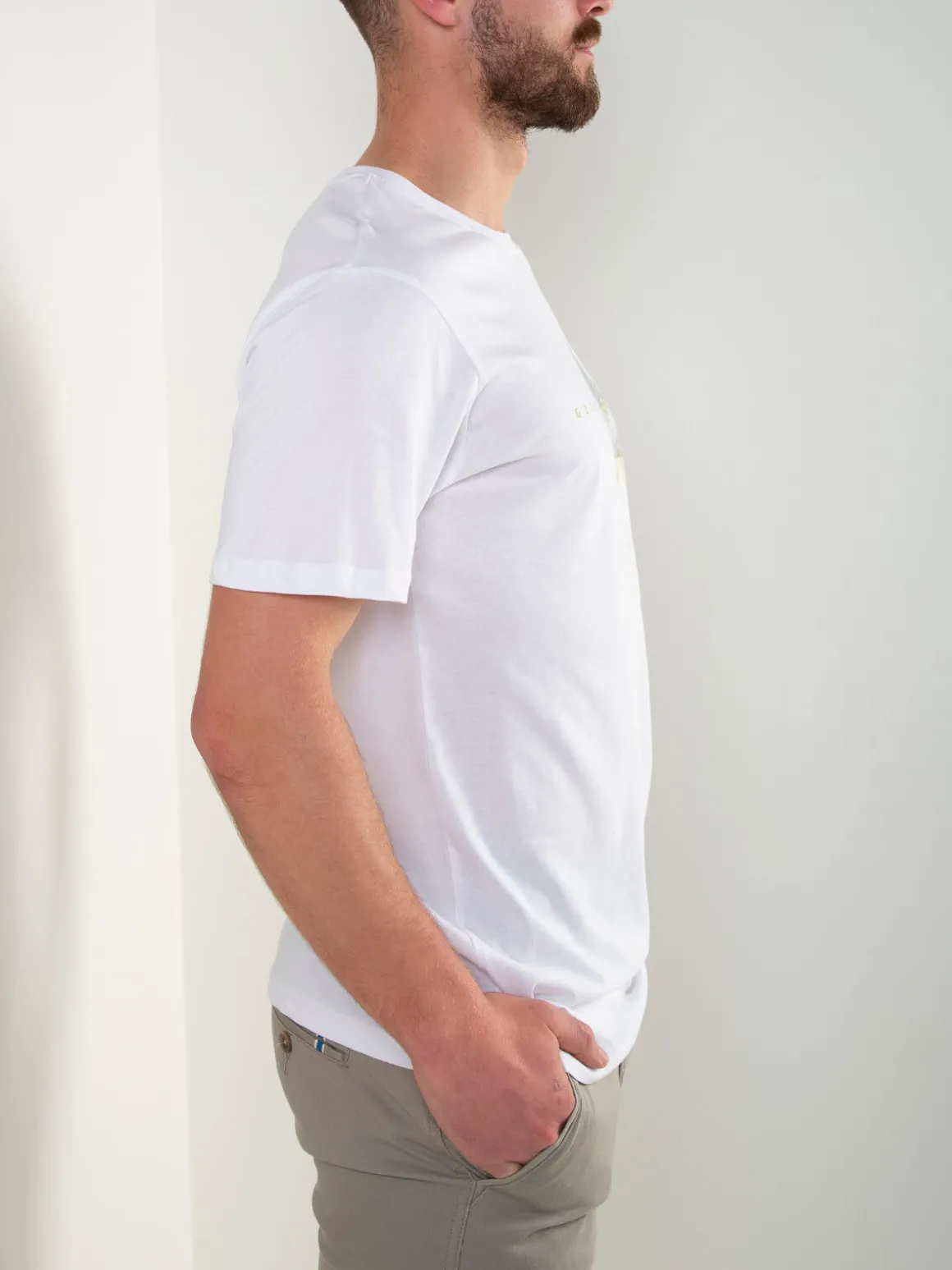 T-shirt branca com estampado