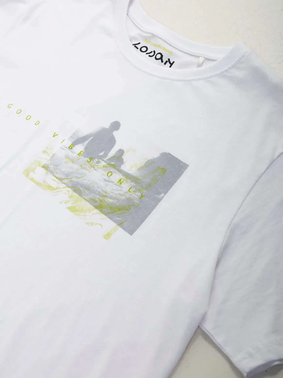 T-shirt branca com estampado