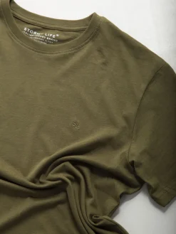 T-shirt básica manga curta com bordado