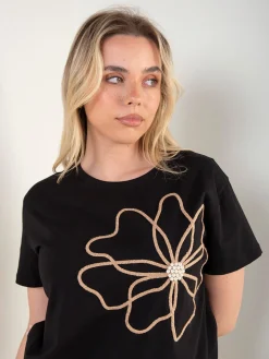 T-shirt com aplicação flor