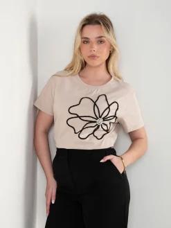 T-shirt com aplicação flor