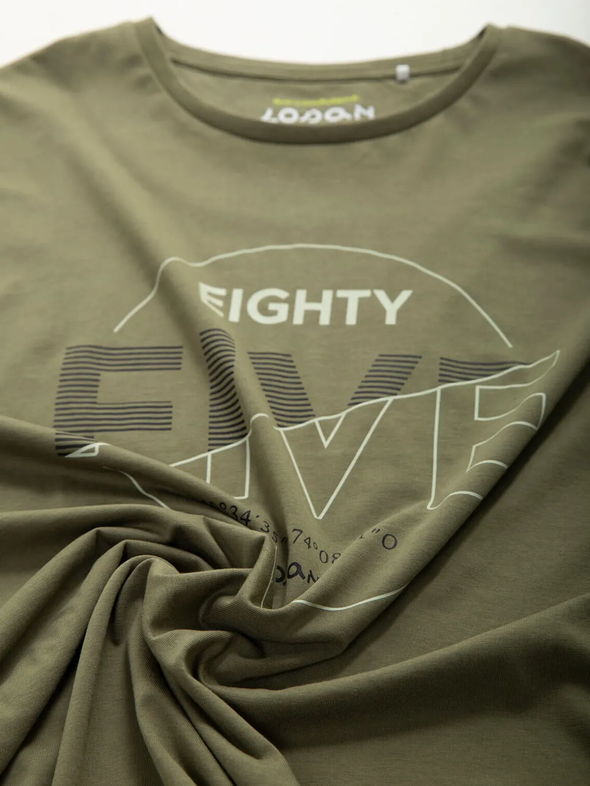 T-shirt com círculo manga comprida