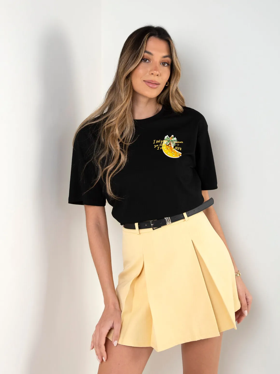 T-shirt com estampado e aplicações