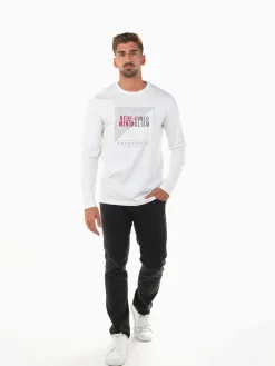 T-shirt com grafismo manga comprida