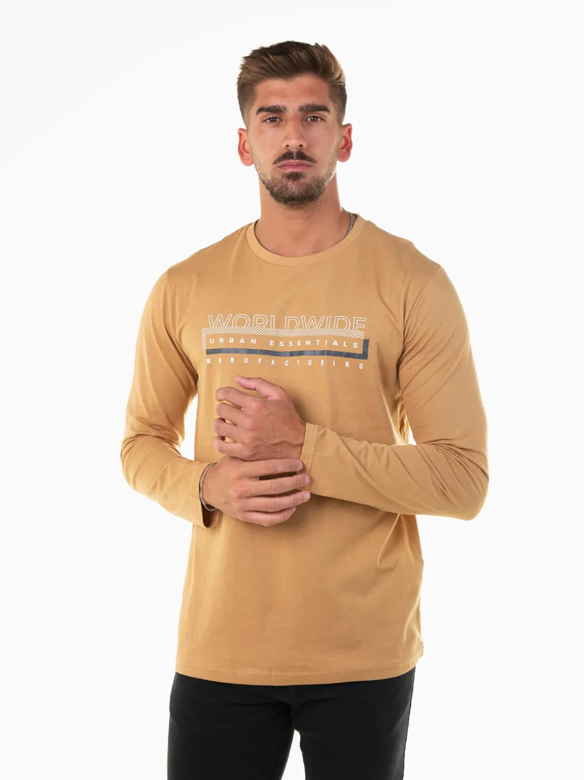 T-shirt manga comprida lettering discreto