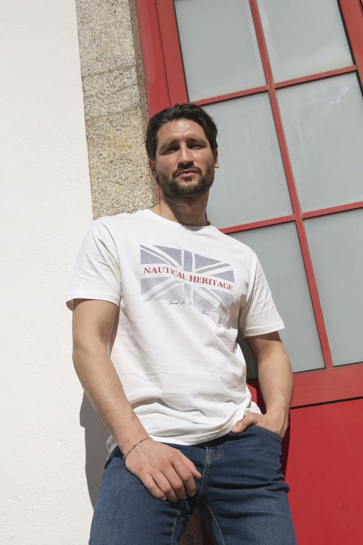 T-shirt manga curta com bandeira