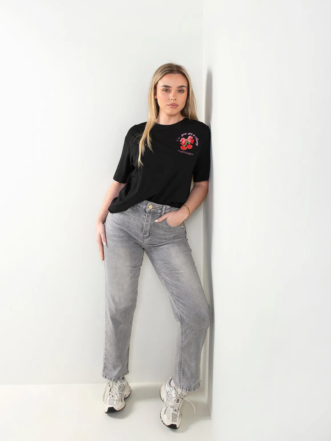 T-shirt manga curta com cerejas