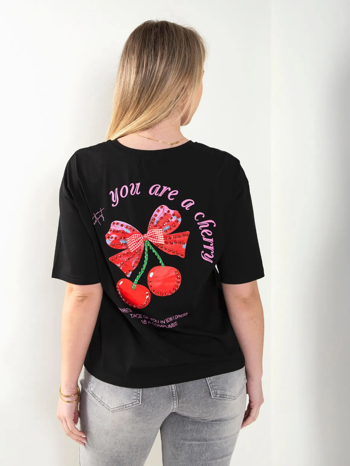 T-shirt manga curta com cerejas