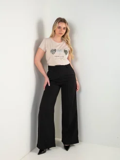 T-shirt manga curta com corações