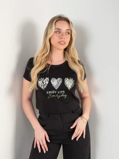 T-shirt manga curta com corações