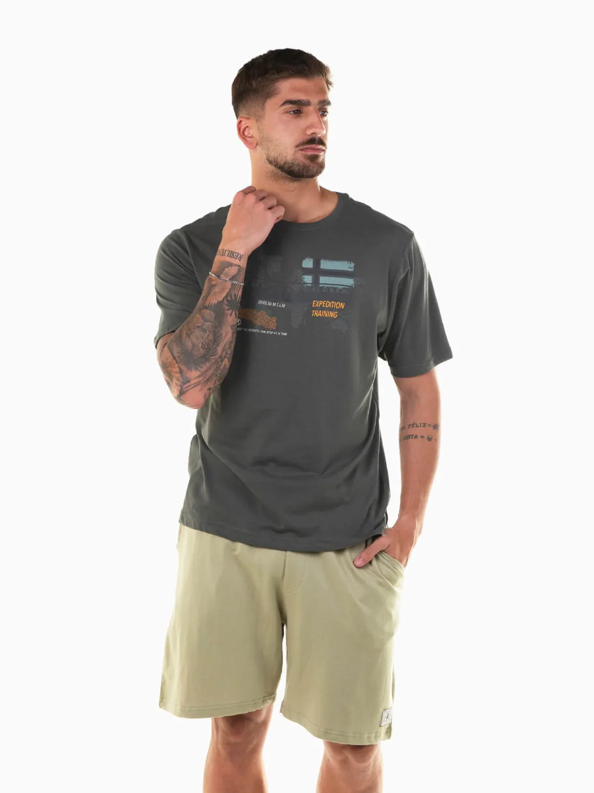 T-shirt manga curta com grafismo