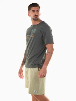 T-shirt manga curta com grafismo