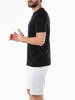 T-shirt manga curta com letras