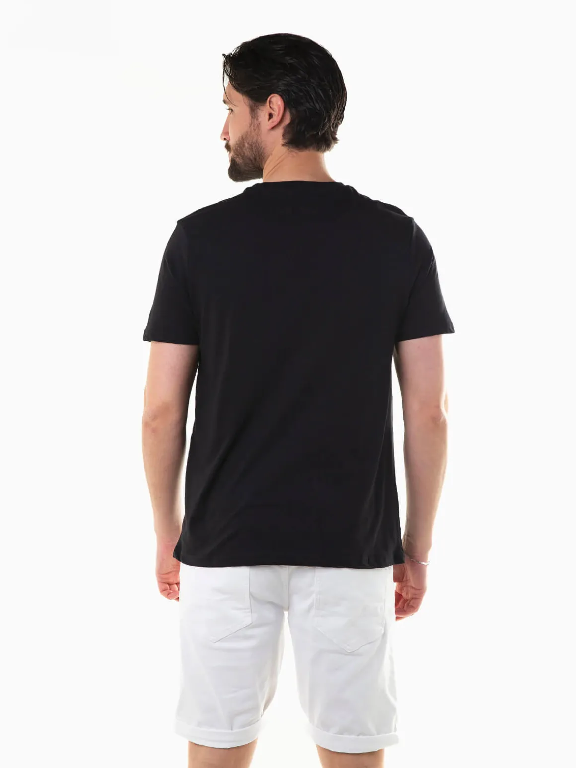 T-shirt manga curta com letras