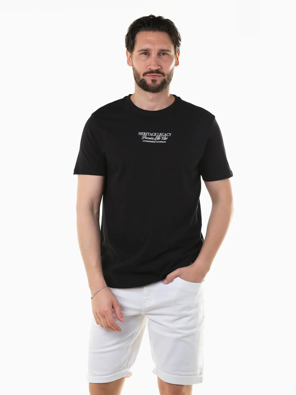 T-shirt manga curta com letras