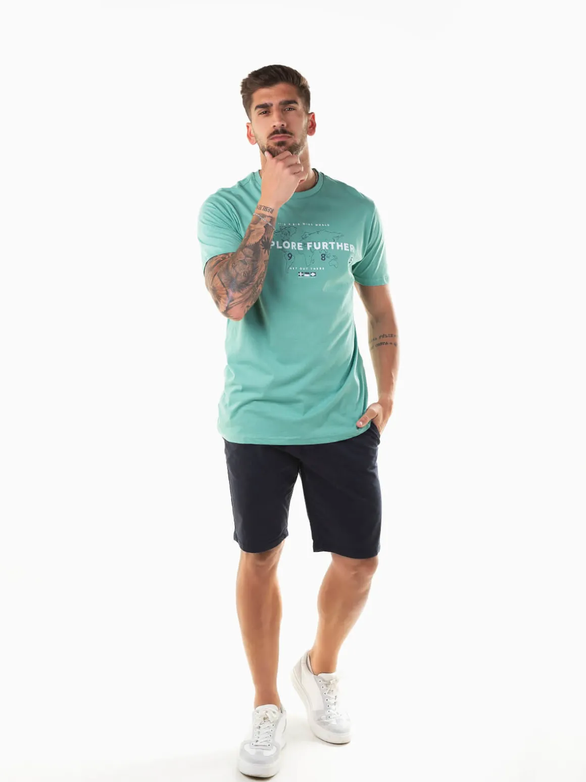 T-shirt manga curta com mapa