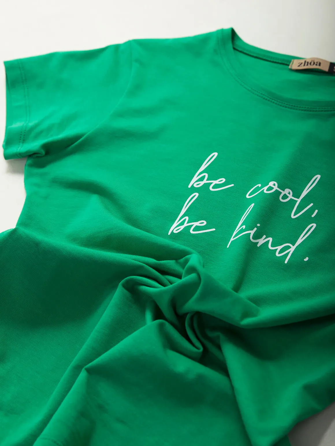 T-shirt manga curta com mensagem