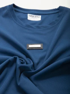 T-shirt manga curta com textura