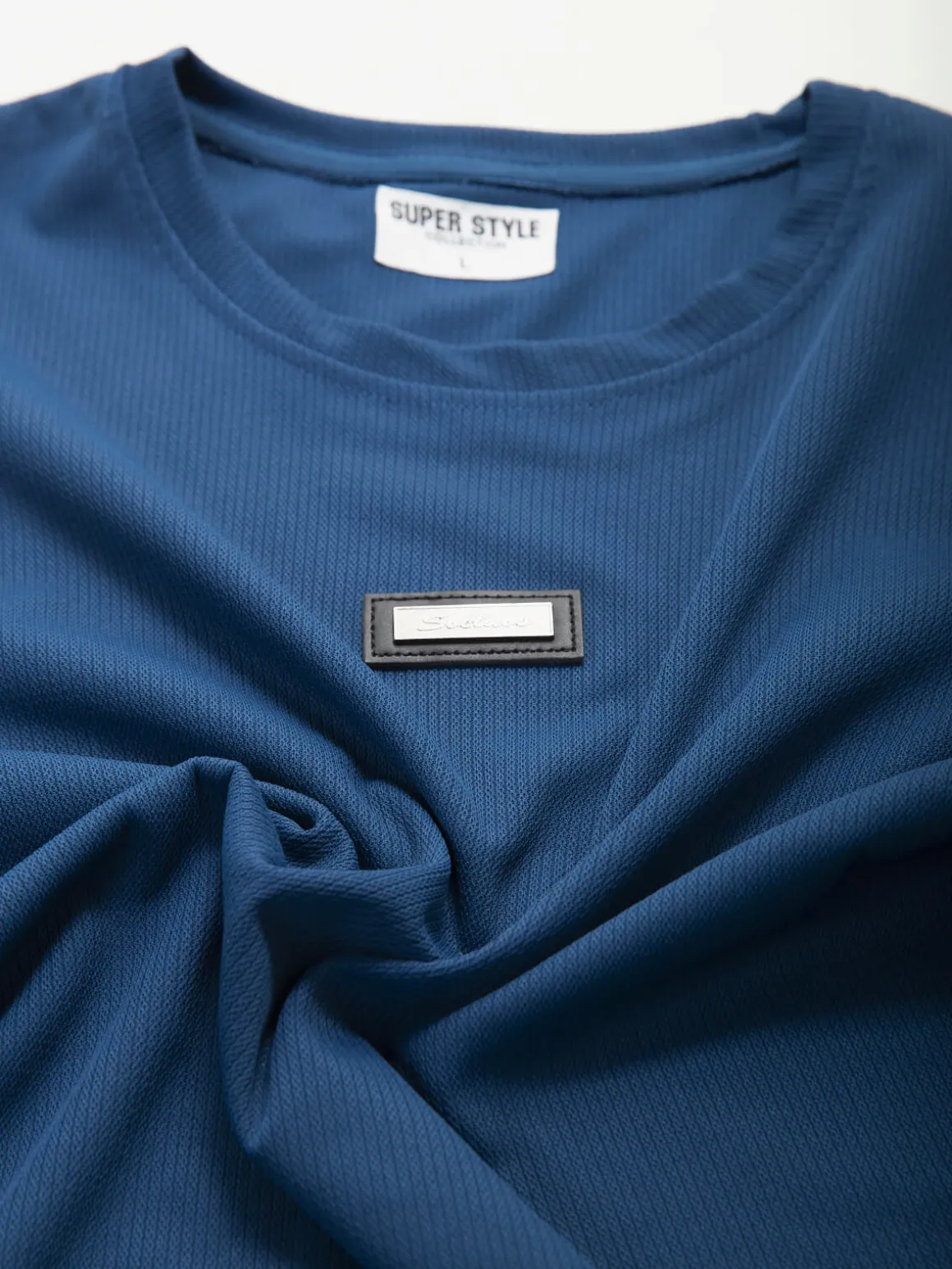 T-shirt manga curta com textura