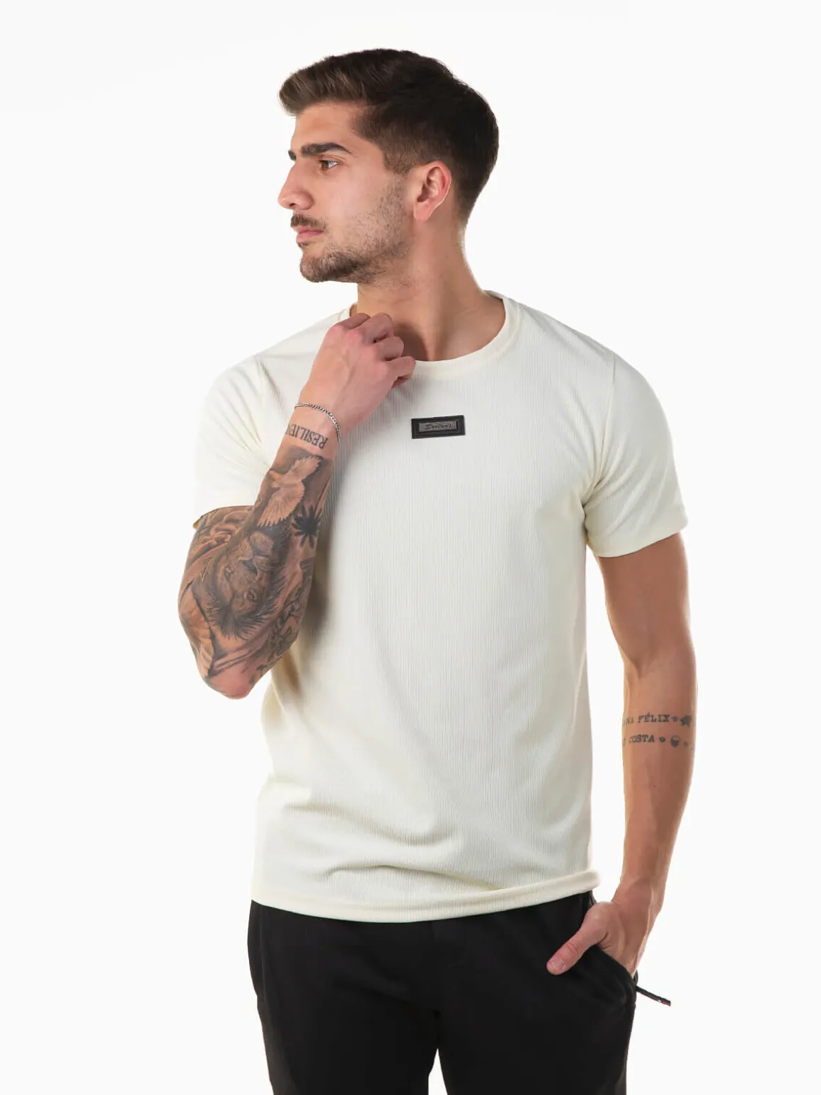 T-shirt manga curta com textura