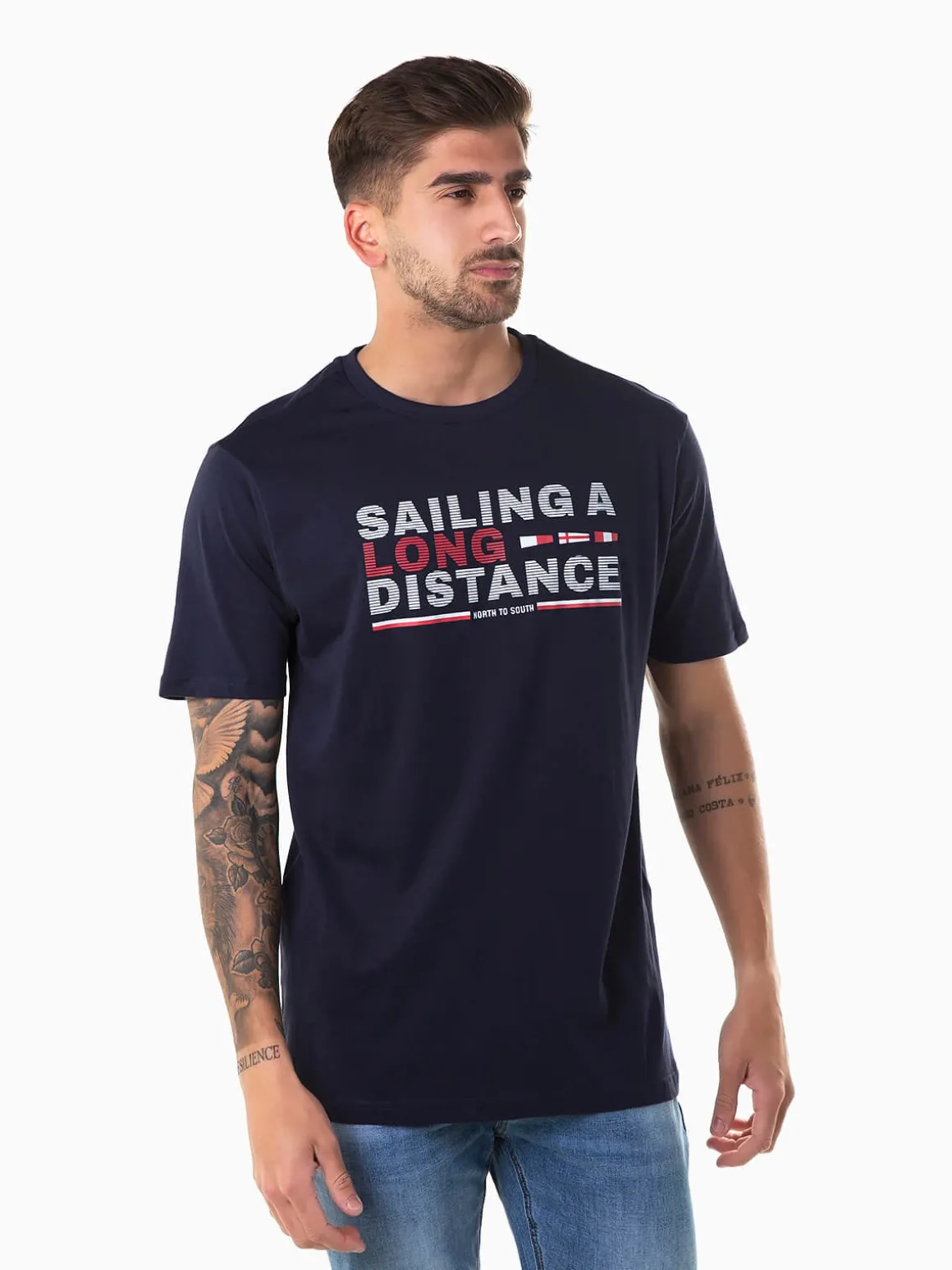 T-shirt manga curta com texto