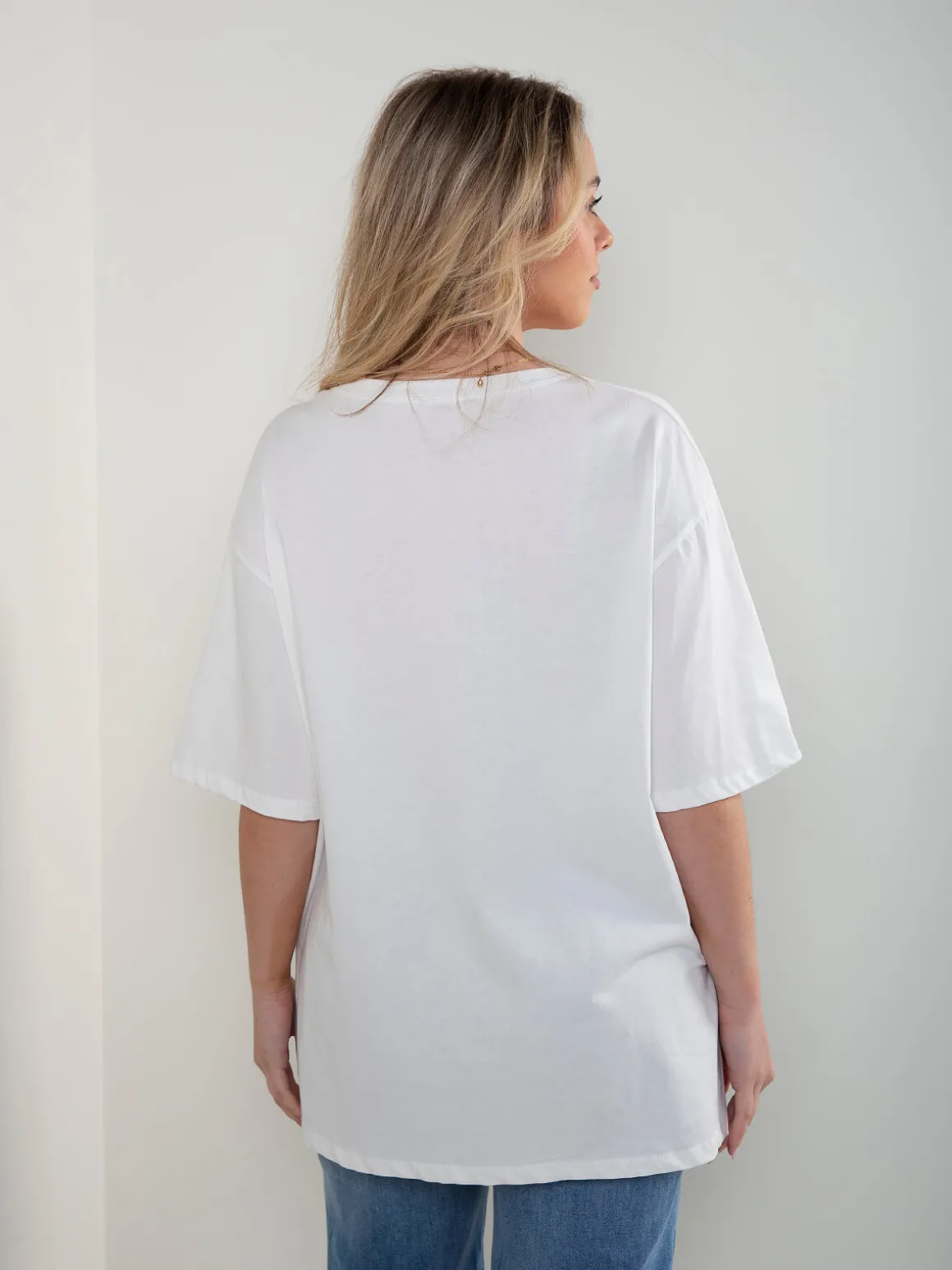 T-shirt oversized manga curta com bordado