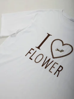 T-shirt oversized manga curta com bordado