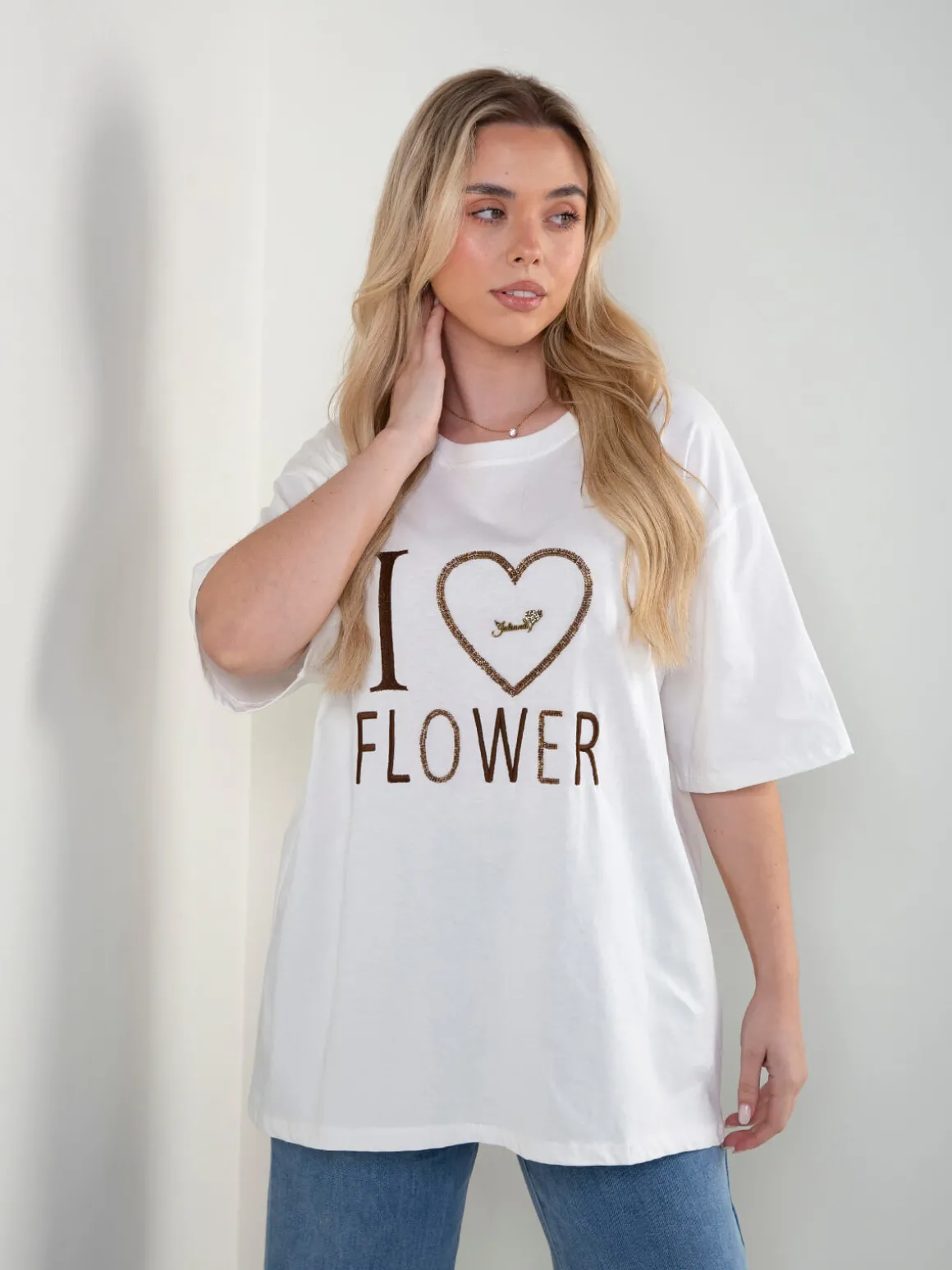 T-shirt oversized manga curta com bordado