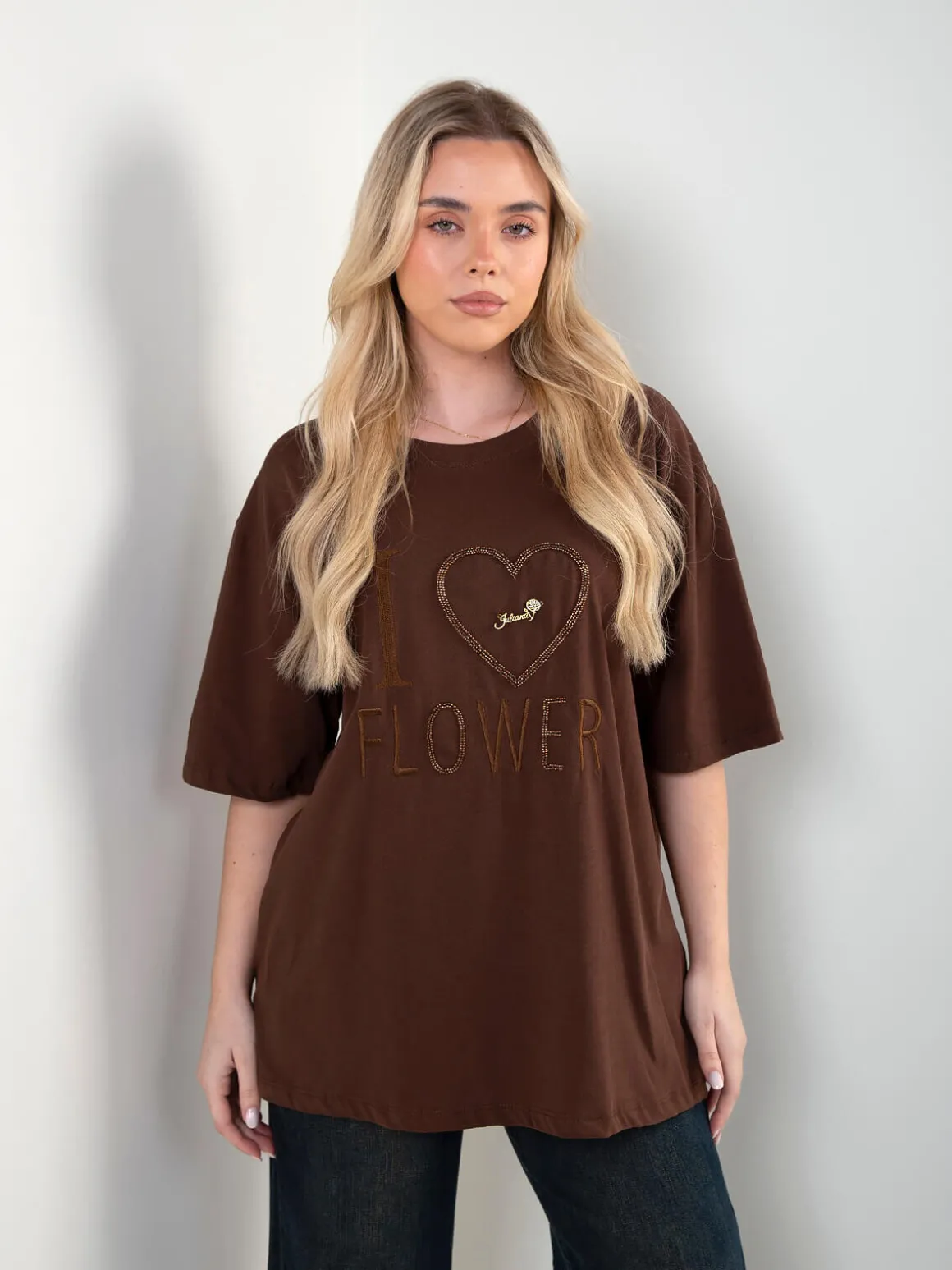 T-shirt oversized manga curta com bordado